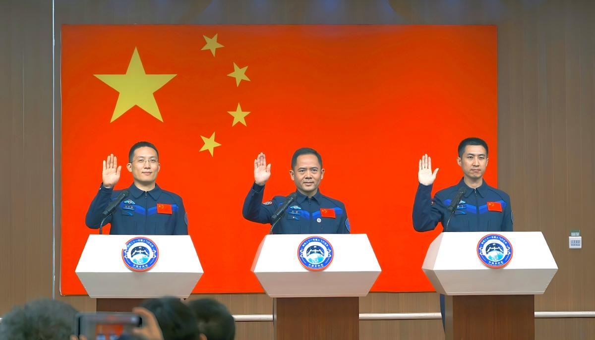 神舟廿一乘组领命出征:中国空间站迎来历史性会师时刻