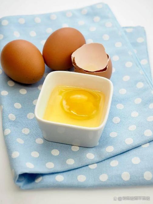 洗鸡蛋竟洗出中毒?一家三口的遭遇警示:这些鸡蛋禁忌你必须知道