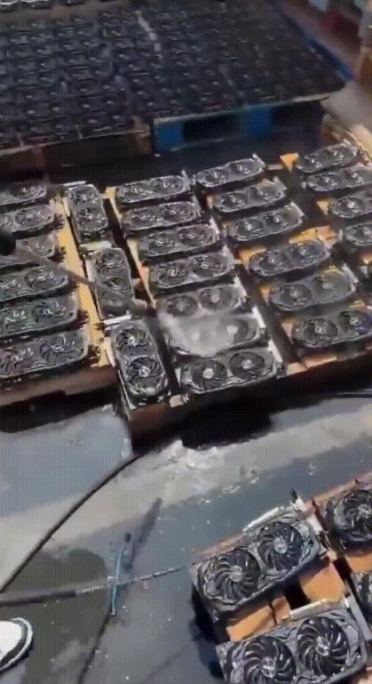 女孩自用99新!“暴力水洗显卡”引热议(图4)