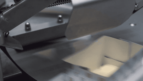 是谁给黄油块包得整整齐齐(图7)