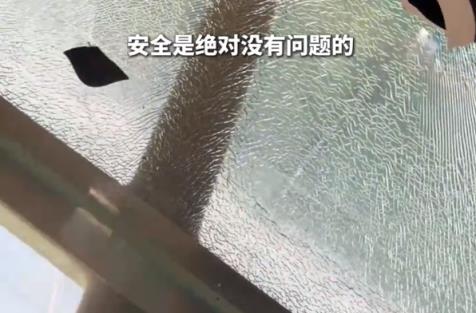 西安火锅店回应空中座位玻璃碎裂：玻璃共5层 仅表面碎裂(图2)