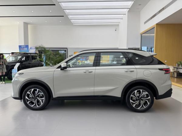 哈弗枭龙MAX这是一套插电式混动的四驱系统