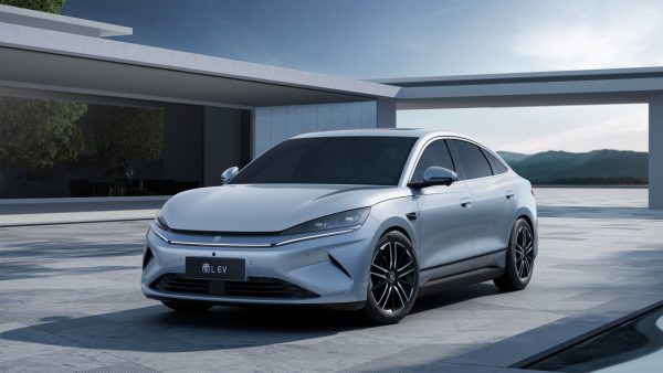 秦L EV提供470km和545km两种续航版本