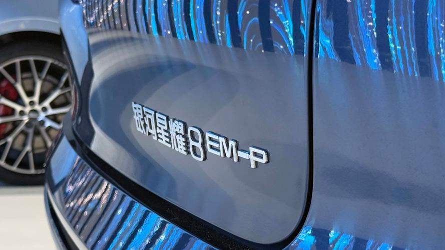 银河星耀8 EM车机系统搭载的龍鹰一号芯片