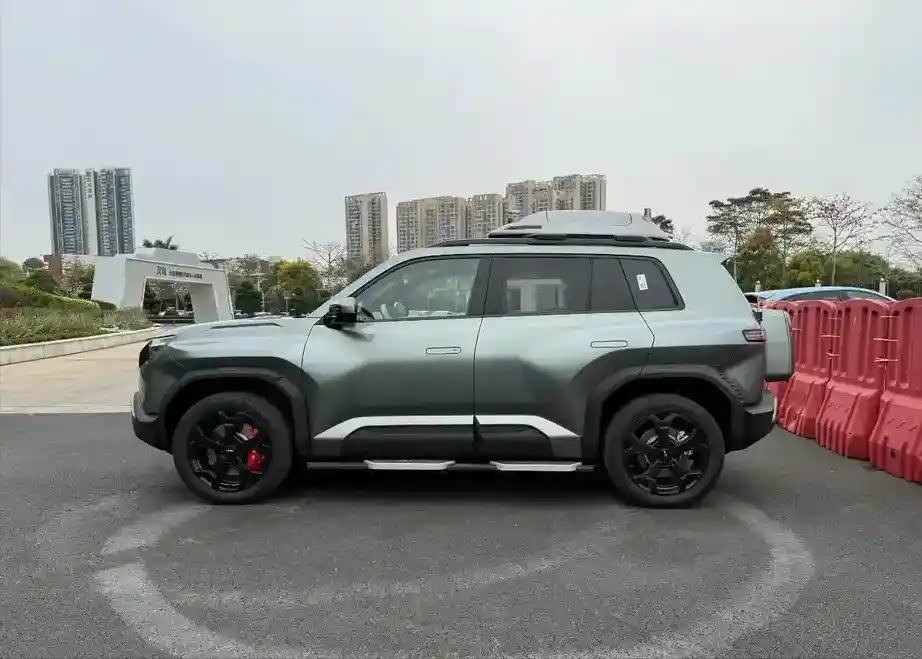 全新纯电SUV登场!机甲外观?续航超500Km?配无人机