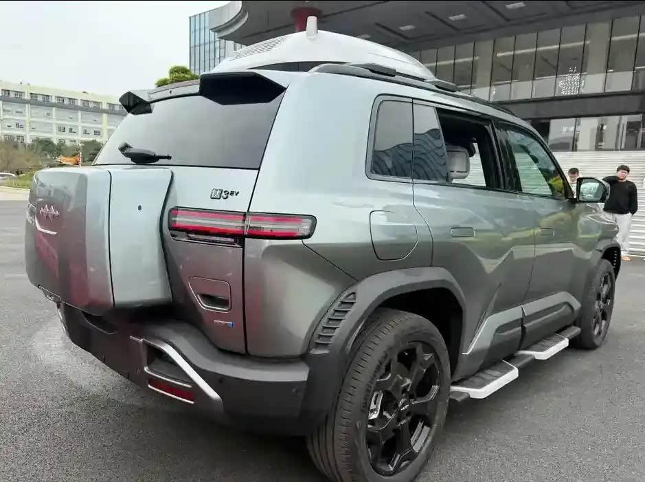 全新纯电SUV登场!机甲外观?续航超500Km?配无人机