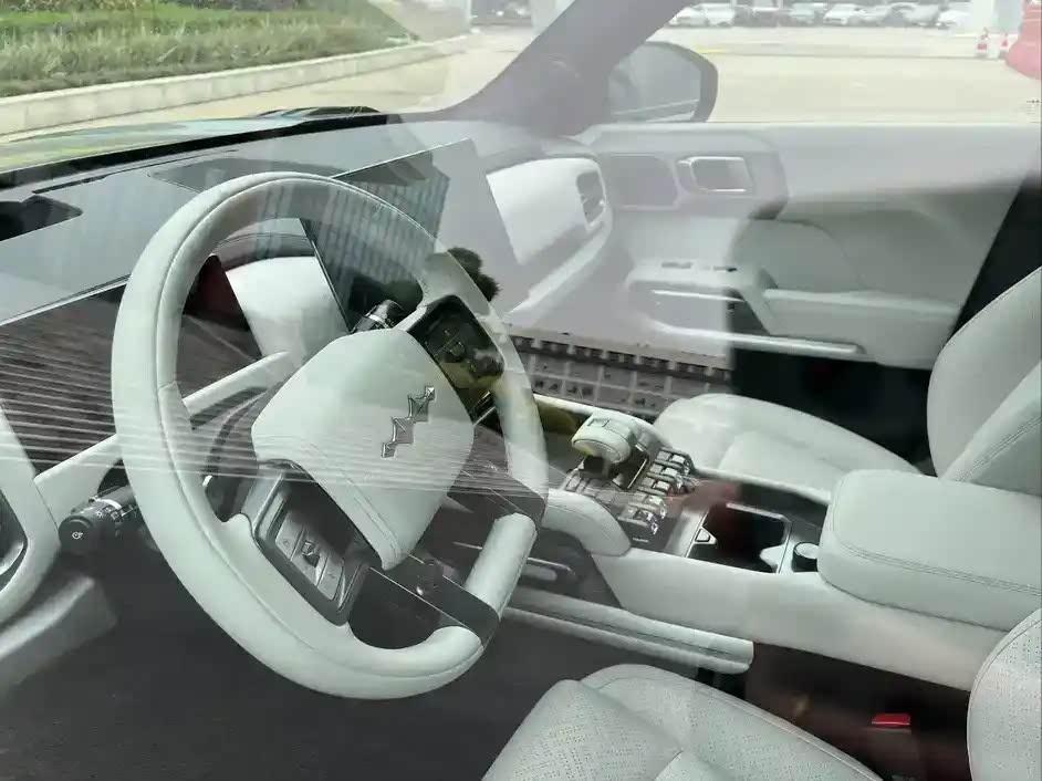 全新纯电SUV登场!机甲外观?续航超500Km?配无人机