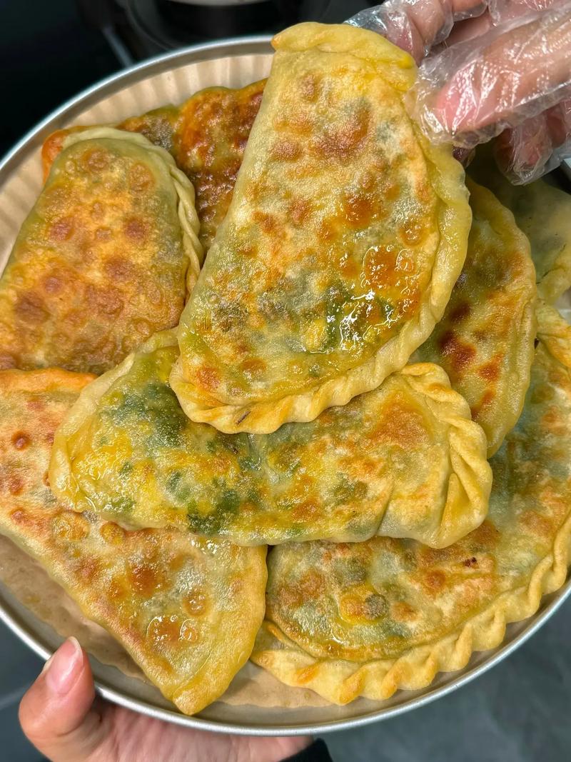 韭菜盒子怎么和面又软?韭菜盒子怎么做又简单又好吃