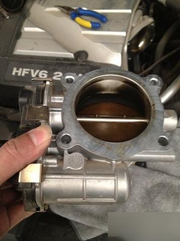 如何清洗雪佛兰科帕奇的节气门?