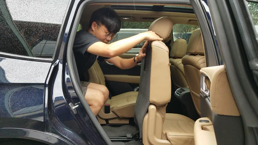 怎样才能让 SUV 上车的姿势优雅