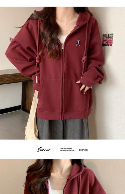 酒红色帽子搭配什么颜色上衣好看?酒红的帽子好搭衣服吗?