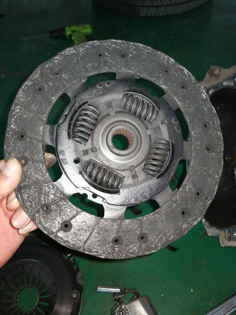 摩托车离合片损坏有哪些症状?