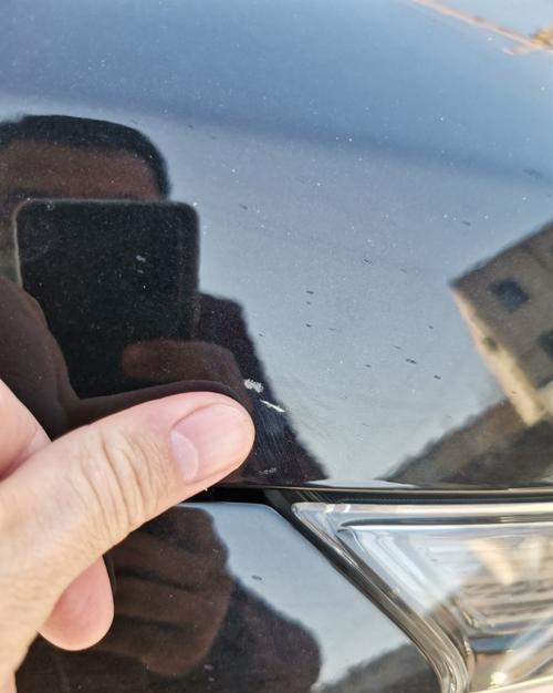 石子蹦到了车漆上要不要修补