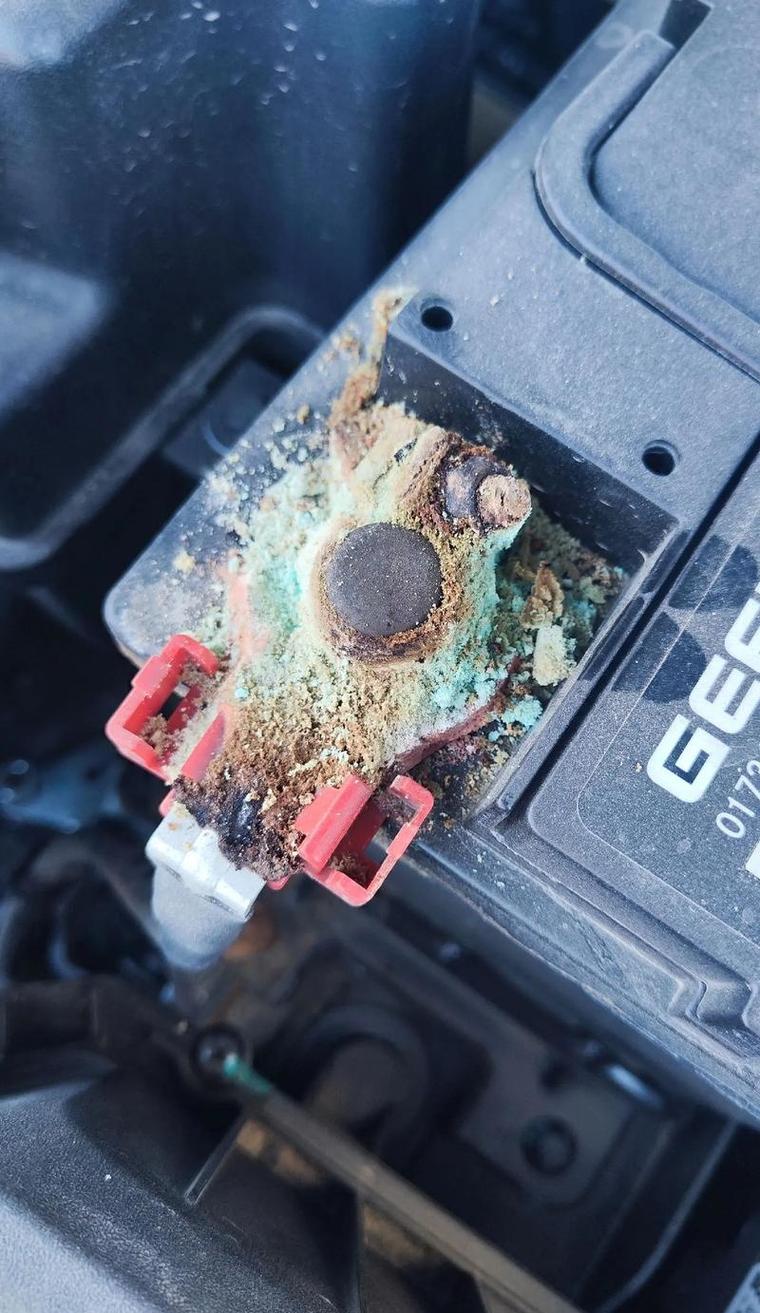 汽车电瓶氧化原因?汽车电瓶氧化原因是什么