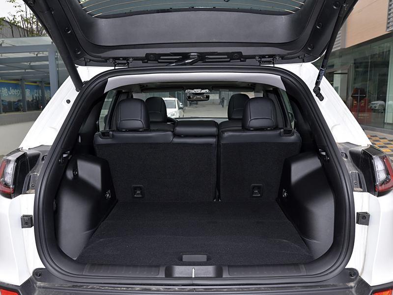 广汽菲克Jeep自由光后备箱开关在哪