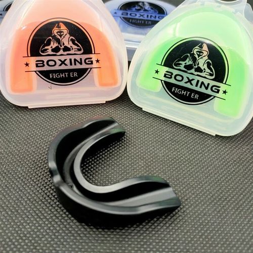 篮球牙套戴上还是下?篮球牙套戴上老突出来怎么办