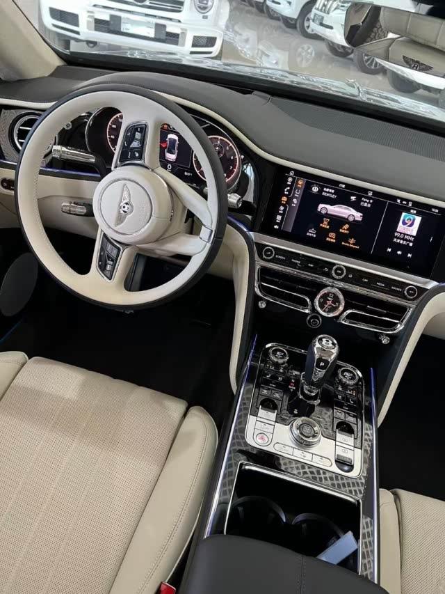 24款宾利飞驰 4.0T V8 标准版 中规进口 行情价格