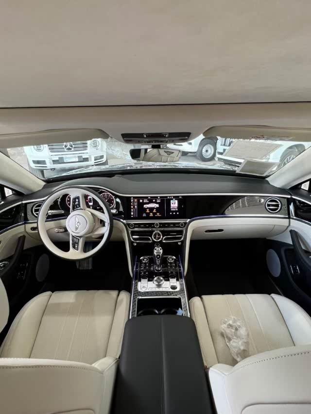 24款宾利飞驰 4.0T V8 标准版 中规进口 行情价格