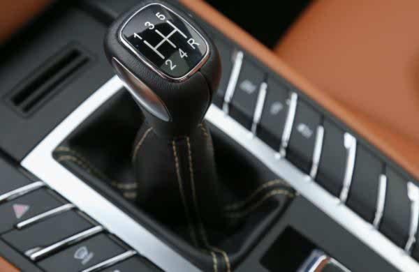 19款众泰SR9实车现身?比哈弗H6大气轴距达2850mm