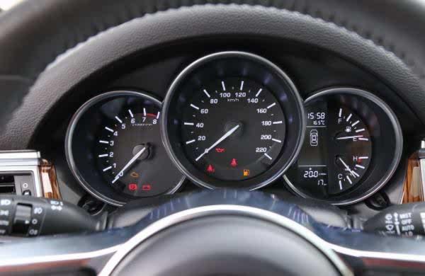 19款众泰SR9实车现身?比哈弗H6大气轴距达2850mm