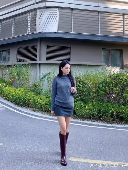 漆皮靴子配什么裤子?漆皮长靴搭配