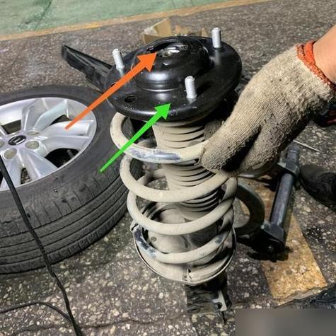 如何处理前减震器倾斜角度不一致的情况?