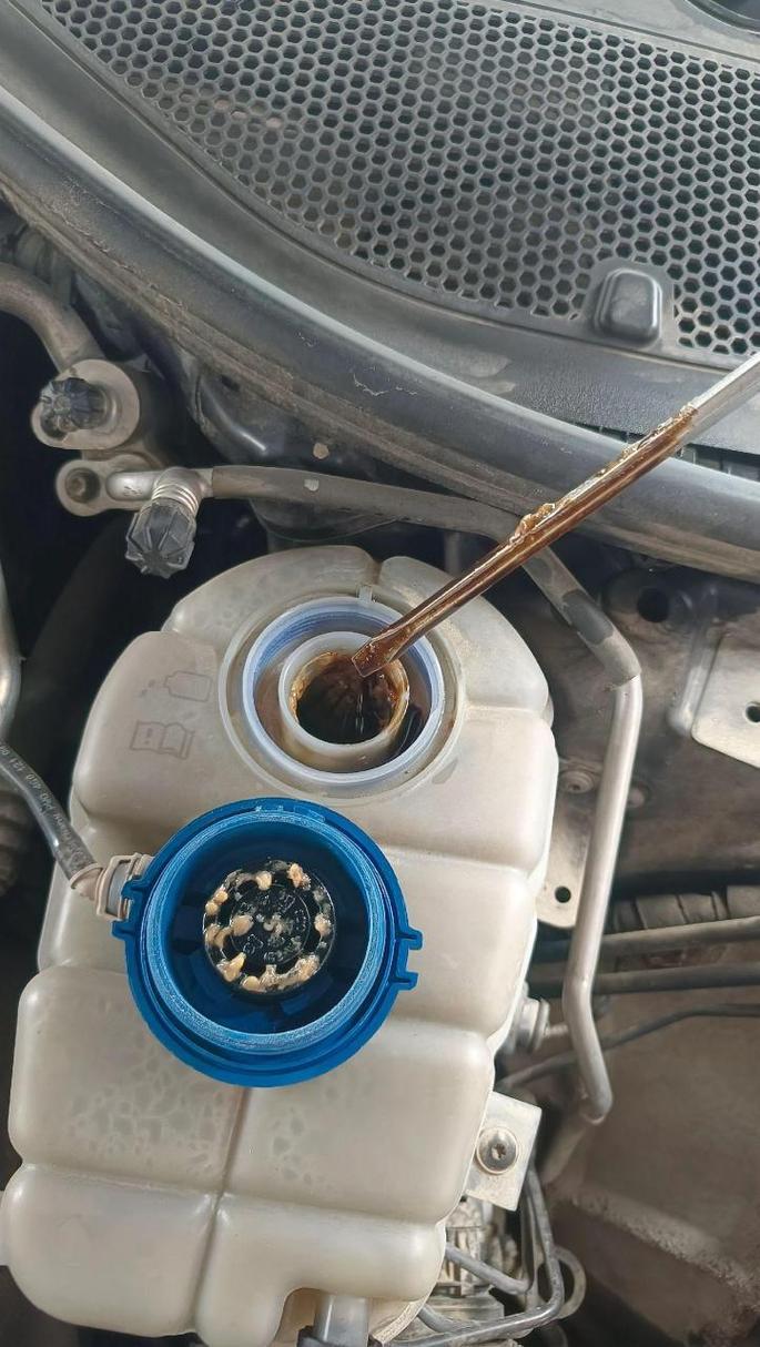 机油跑到水箱怎么办