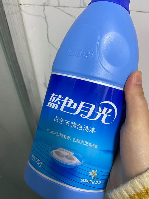 蓝色衣领发黄怎么洗白小妙招?蓝色衣服领子发黄怎么去掉