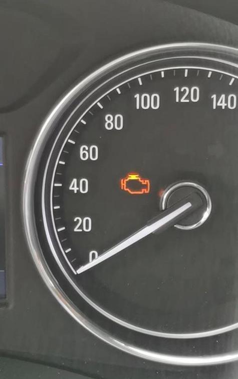 换电瓶后发动机亮黄灯怎么消除