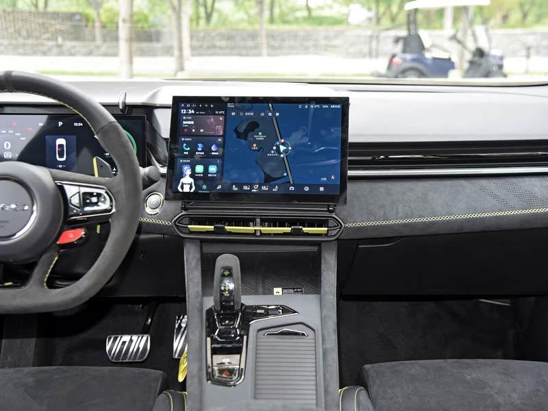 领克03启停开关在哪