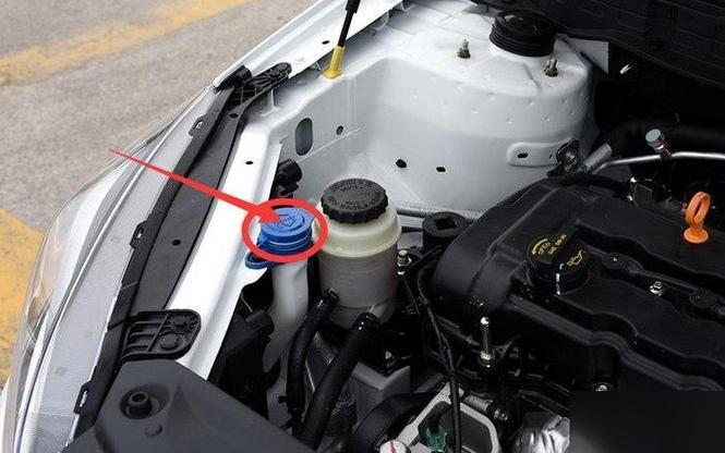 19 款奥迪 a4 加玻璃水位置在哪