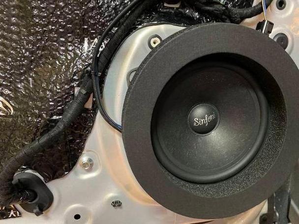 红旗HS5的12个喇叭都在哪里?