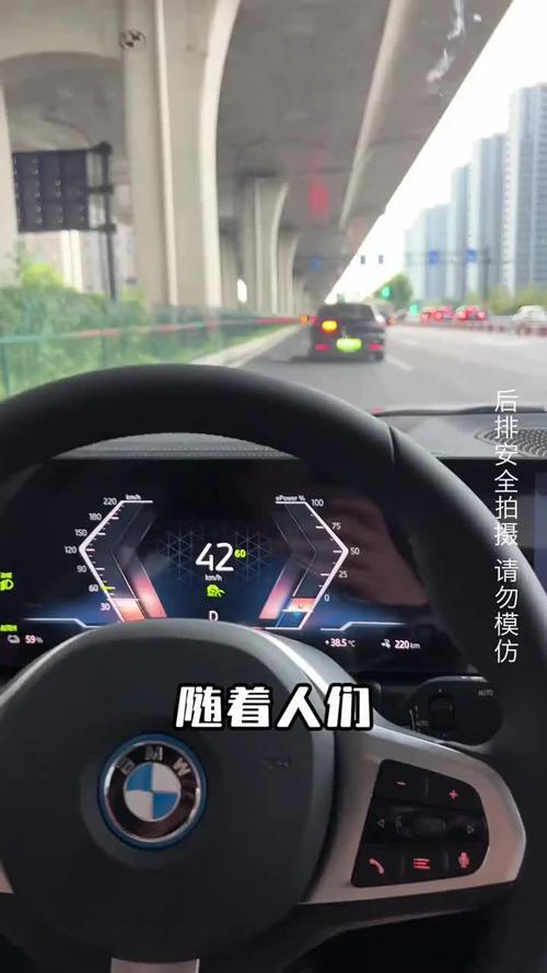 宝马i3倒车怎么有回声呢