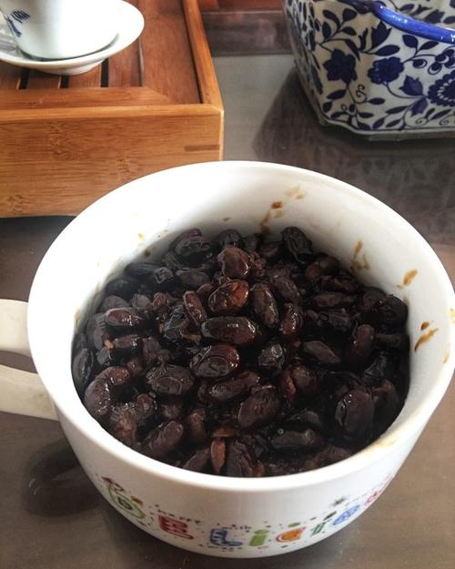 黑豆煮成什么样才算熟了?黑豆要煮成什么程度才能吃