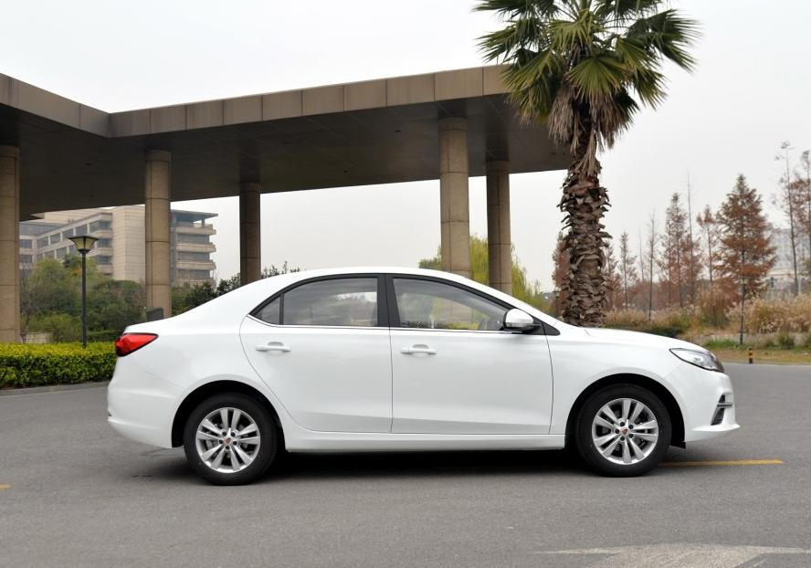 荣威360卖的紧俏的亮点是什么?又有哪些优缺点