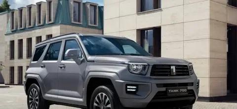 丰田普拉多和坦克 700Hi4-T 谁更值?