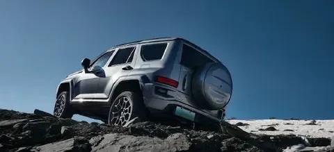 丰田普拉多和坦克 700Hi4-T 谁更值?