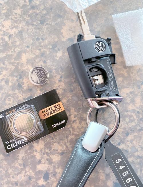 2023速腾车钥匙电池怎么换