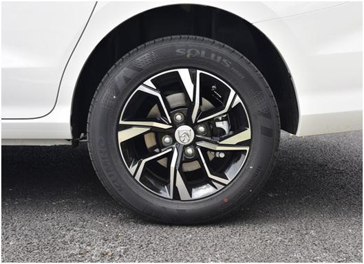 宝骏360的轮胎尺寸是多少？