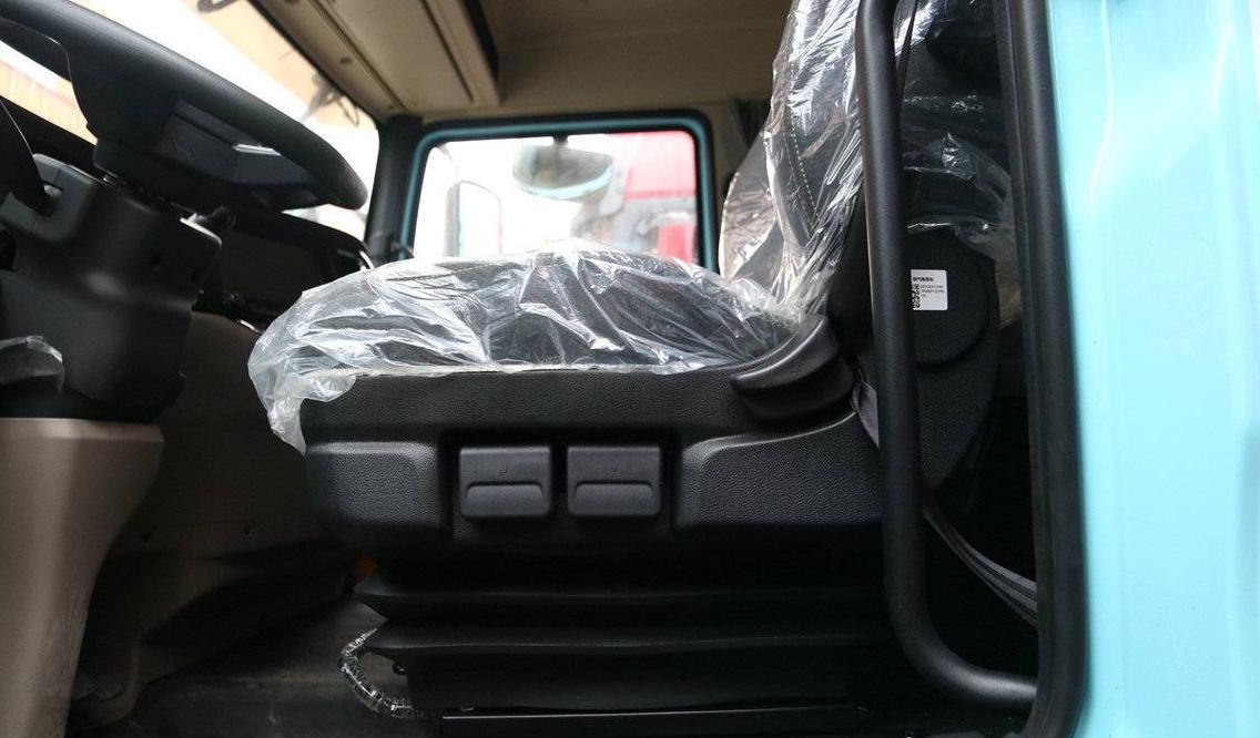 德龙驾驶室气囊怎么调