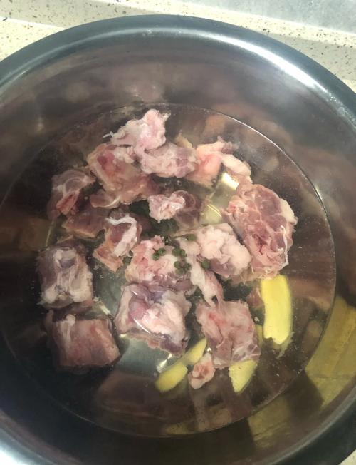 清炖排骨放什么调料?有哪些让汤更鲜美的秘诀??清炖排骨放什么调料汤好喝