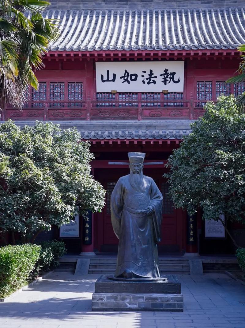 开封有个包青天的下一句歌词?开封有个包青天原版