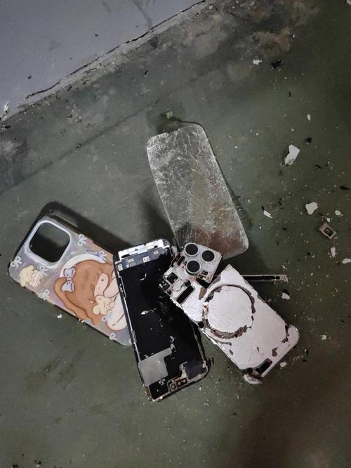 苹果四怎么摔跤了？iphone4s摔了一下开不了机