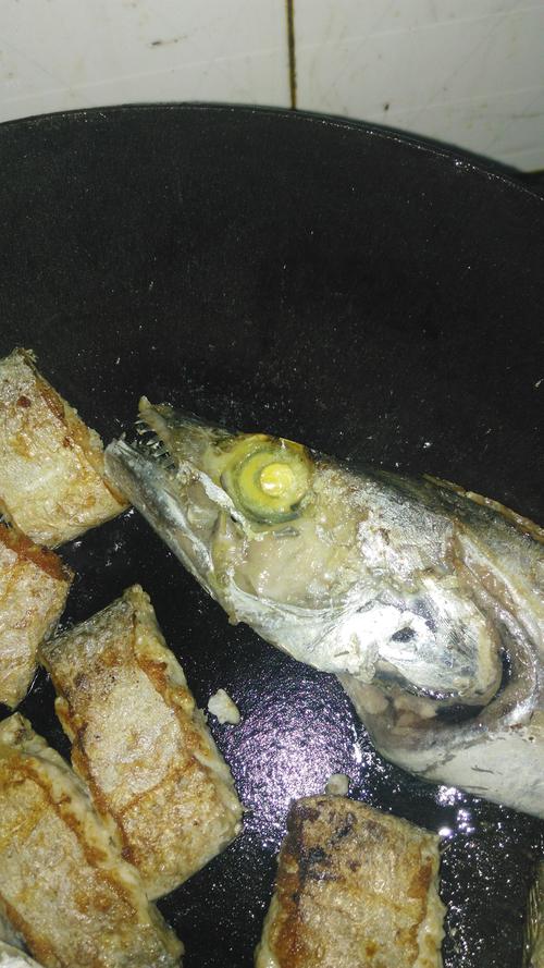 冻带鱼肉发黄还能吃吗?冰冻带鱼肉发黄