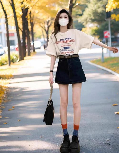 皮肤白的人穿什么好看?皮肤白穿啥颜色的衣服