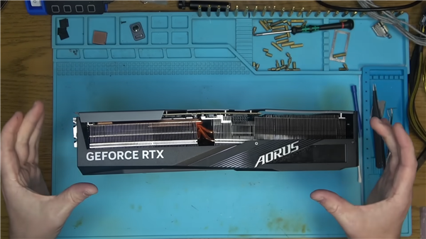 没见过如此惨烈的RTX 4090！严重扭曲、GPU/显存/电感全烧毁