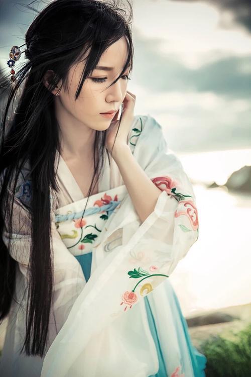 情丝如梦什么意思?情丝如梦愁断白头歌词是什么意思