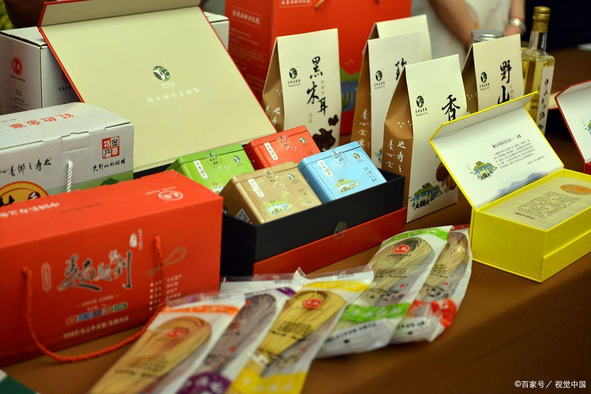 反诈主持人翻车!千元茶叶骗局为何让专业人士也中招