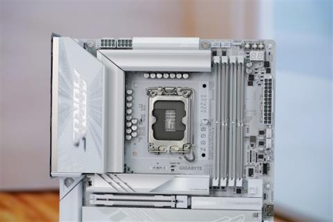 雪景房主机必看!技嘉电竞冰雕Z890AORUSPROICE主板图赏(图4)