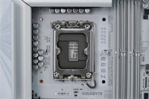 雪景房主机必看!技嘉电竞冰雕Z890AORUSPROICE主板图赏(图6)